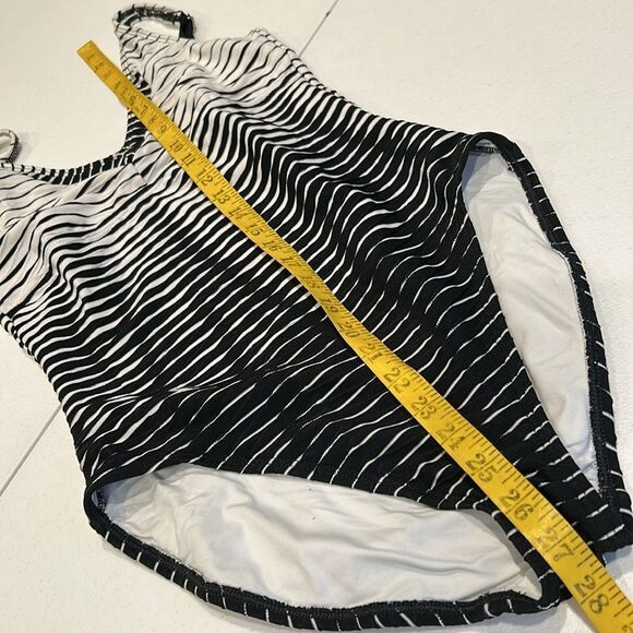 La Blanca black and white bathing suit -10 - Picture 7 of 10